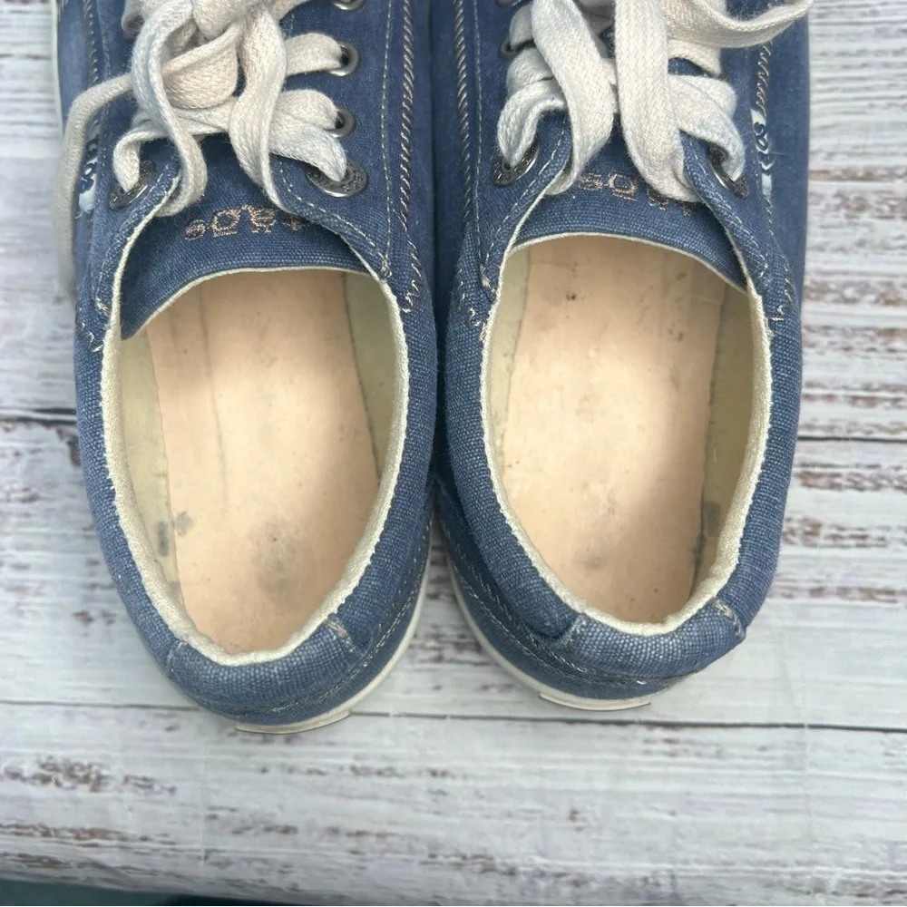 Taos Footwear Navy and White Low-Top Sneakers